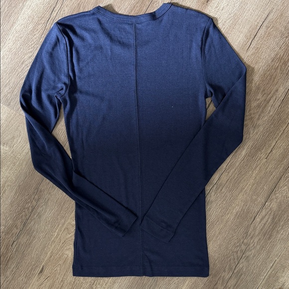 Gap crewneck long sleeve tee - Picture 2 of 4